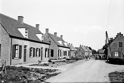 4-2224 Straatgezicht richting Kerkstraat. Rechts afslag naar Reeuwijkstraat