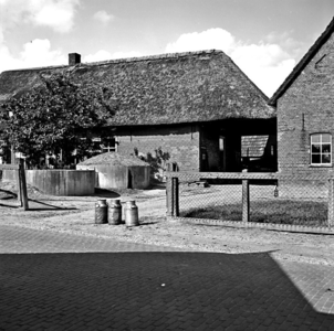 4-2230 Boerderij familie Van Zeelst, hoek Mr. Lagrostraat - Haarstraat