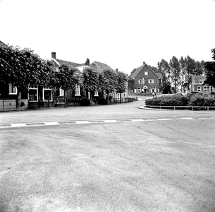 6-751 Straatgezicht, kruising Dwarssteeg-Dijk