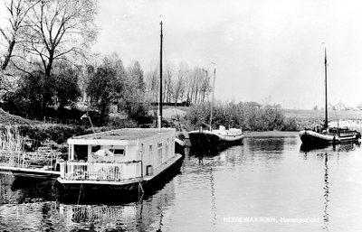 11-561 Woonboot en schokker