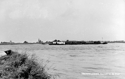 11-567 Riviergezicht met vrachtboot op de Maas