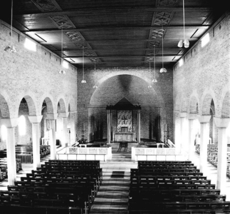 14-1841 Interieur, middenschip richting koor, katholieke Sint Maartenskerk