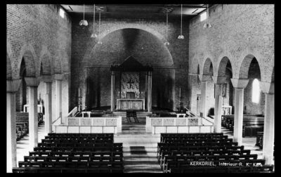 14-1843 Interieur, middenschip met koor, katholieke Sint Maartenskerk