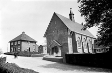 17-43 Hervormde kerk met pastorie