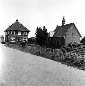 17-53 Hervormde kerk en pastorie