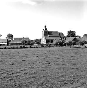 21-467 Zicht op hervormde kerk vanaf de Wellsedijk