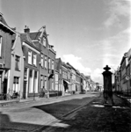 22-9347 Straatgezicht met stadspomp