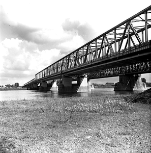 22-9409 Verkeersbrug en spoorbrug