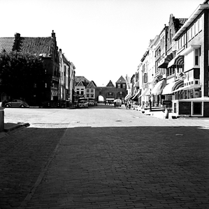 22-9482 Straatgezicht met Waterpoort