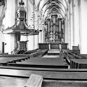 22-9497 Interieur Sint Maartenskerk met preekstoel en orgel