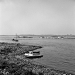 22-9503 Riviergezihct met vrachtboten