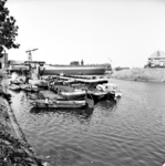 22-9523 Haven met scheepswerf. Afbouw van de op 18 augustus 1968 te water gelaten Coral Meandra bestemd voor Koraal ...