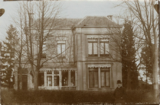 4-1628 Voorzijde Villa Bestenhof gezien vanaf de straat