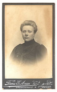 916SAB001103677 Portret Christina Neeltje Elizabeth Nelemans (1880-1945)