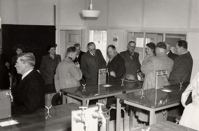 22-5035 Opening openbare school voor Uitgebreid Lager Onderwijs (ULO), later Thorbeckeschool genaamd. Bezichtiging ...