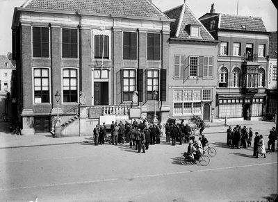 1104224 Bekendmaking mobilisatie bij het stadhuis