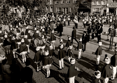 14-20 Op 16, 17 en 18 oktober 1970 werd op het Mgr. Zwijsenplein in Kerkdriel het DES concours gehouden. Het ...