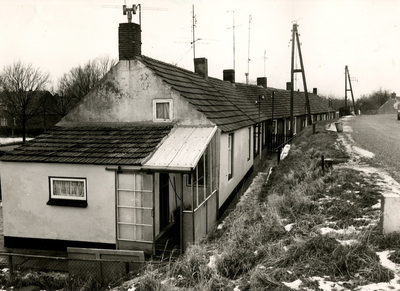 14-25 Volgens het Brabants Dagblad van 1971 worden deze woningen tot de categorie krotwoningen gerekend, ook al hebben ...