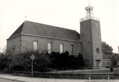 14-34 Hervormde kerk op de hoek Kerkstraat / Teisterbandstraat in Kerkdriel. Gemaakt ter gelegenheid van het 25-jarig ...