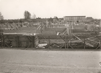 14-60 Vordering van de bouw de Mgr. Zwijsenschool aan de Ipperakkeren te Kerkdriel.