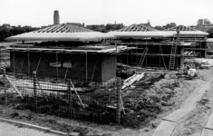 14-284 De vordering van de bouw van de Mgr. Zwijsenschool aan de Ipperakkeren te Kerkdriel.