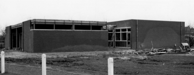14-287 Het in aanbouw zijnde nieuwe clubgebouw van de voetbalclub DSC aan de Ipperakkeren te Kerkdriel.