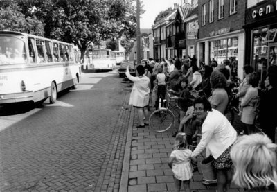 14-318 Schoolreisje met 500 kinderen, georganiseerd door de winkeliersvereniging, naar het Dolfinarium in Harderwijk en ...