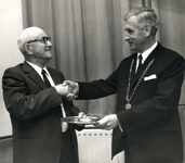 14-443 Afscheid van raadslid Ph. van Aalst, die bij die gelegenheid benoemd werd tot ere-burger van de gemeente ...