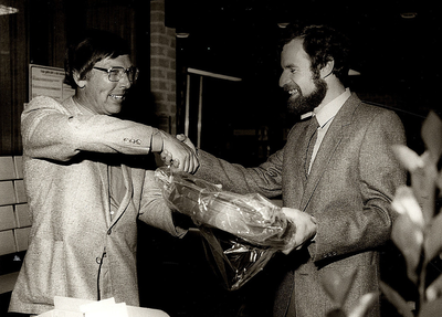 14-525 Foto waarschijnlijk gemaakt tijdens de opening van de bibliotheek op 29 mei 1980. Van links naar rechts: T. van ...