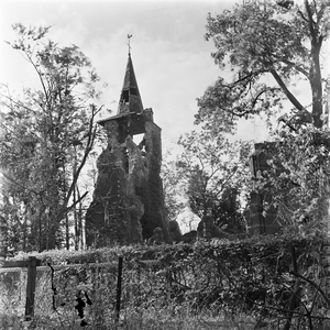 4-1442 Door oorlog verwoeste kerktoren hervormde ruïnekerk