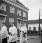 5000013_05 Stoet bij priesterwijding Nicolaas Christiaan Maria Ignatius (Abbé) van Campenhout uit Kerkdriel op tweede ...