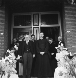5000013_19 Ontvangst bij priesterwijding Nicolaas Christiaan Maria Ignatius (Abbé) van Campenhout uit Kerkdriel op ...