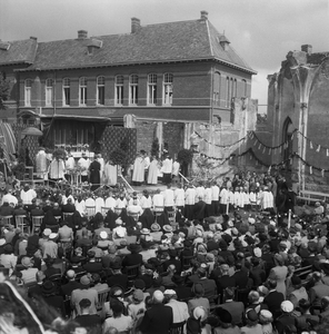 5000030_05 Openlucht mis en volksspel over pater Johannes Ooms, ter gelegenheid van 300 jaar franciscaanse zielzorg in ...