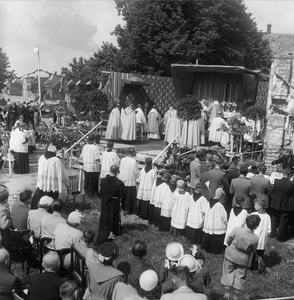 5000030_06 Openlucht mis en volksspel over pater Johannes Ooms, ter gelegenheid van 300 jaar franciscaanse zielzorg in ...