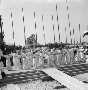 5000032_22 Eerste steenlegging katholieke kerk door pastoor Veldman