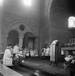 5000035_14 Concecratie katholieke kerk door mgr.W. Mutsaers, bisschop van het bisdom 's-Hertogenbosch