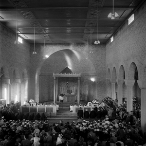 5000053_05 Consecratie en overbrenging Heilig sacrament naar de nieuwe Sint Martinuskerk