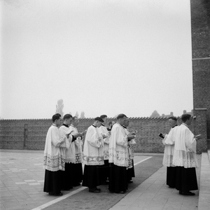 5000053_11 Consecratie en overbrenging Heilig sacrament naar de nieuwe Sint Martinuskerk