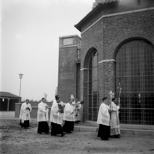 5000053_15 Consecratie en overbrenging Heilig sacrament naar de nieuwe Sint Martinuskerk