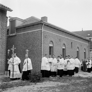 5000053_24 Consecratie en overbrenging Heilig sacrament naar de nieuwe Sint Martinuskerk