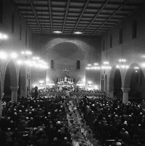 5000075_25 Plaatsing Mariabeeld en uitvoering Mariaspel in de katholieke kerk