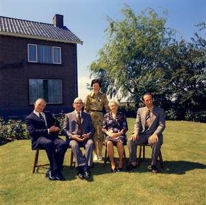 5000094_07 Familie Van Kessel, communiefeest (?)