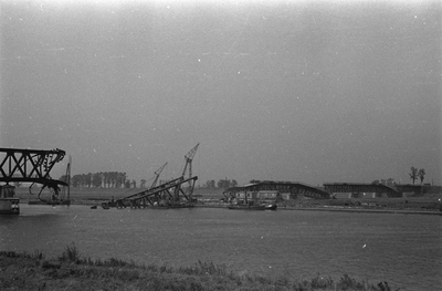 10-1110 Verwoeste spoorbrug