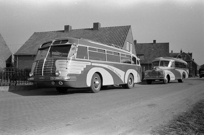 4-1652 Bussen van touringcabedrijf Kras Tours