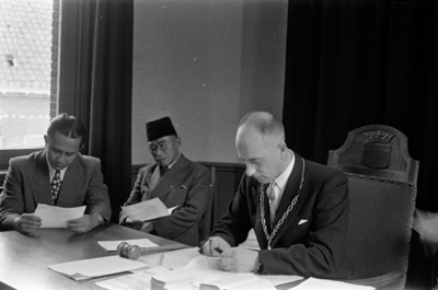 14-2073 Bezoek Indonesische gasten aan het gemeentebestuur op verzoek van burgemeester mr. Th.M.J. de Graaf