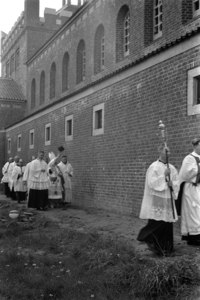 20-583 Inzegening en inwijding van de nieuwe rooms katholieke kerk door mgr. Mutsaers, bisschop van het bisdom ...