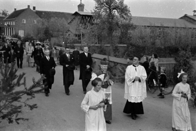 20-596 Inzegening en inwijding van de nieuwe rooms katholieke kerk door mgr. Mutsaers, bisschop van het bisdom ...