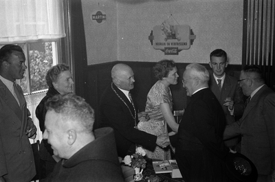 4-1728 Dertigjarig ambtsjubileum als burgemeester van A.A.J. van Erp: felicitaties in café-restaurant De Roode Leeuw