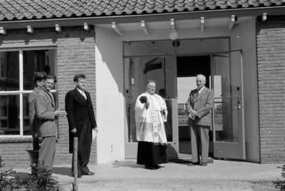 14-2100 Wijding en officiële ingebruikname katholieke landbouwschool en overdracht aan de N.C.B.