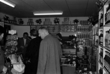 16-388 Opening bakkerswinkel van de familie Smits